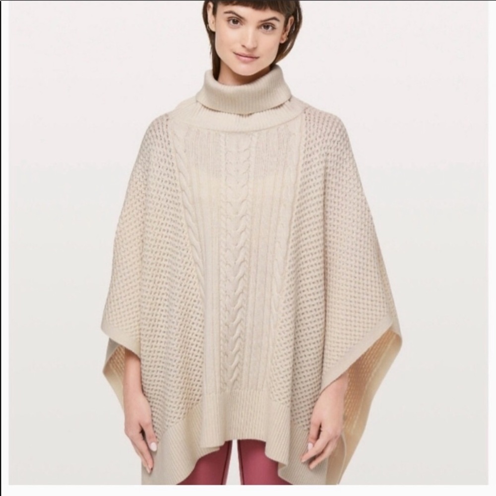 Lululemon “rolling in the warmth”  poncho